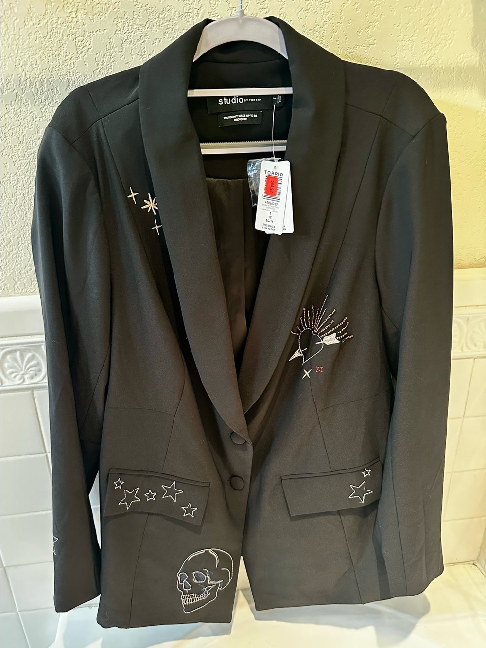 NWT Studio by Torrid Lined Black Blazer Embroidered Skull Heart Design, Torrid 1